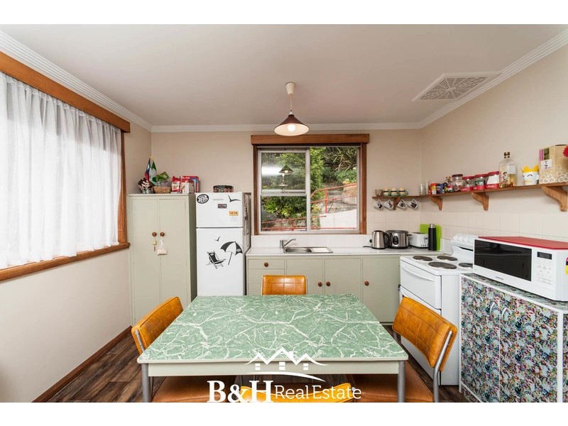 17 Bay Street, Parklands TAS 7320