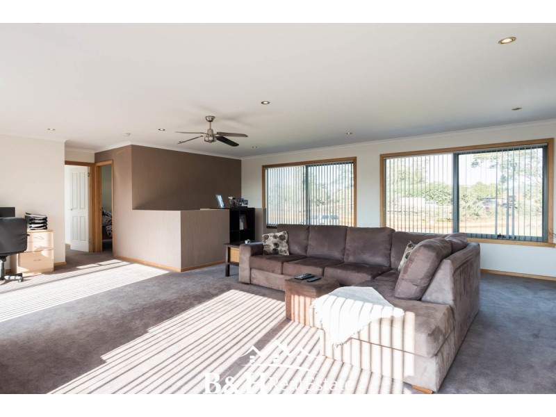 11 Recreation Drive, Penguin TAS 7316
