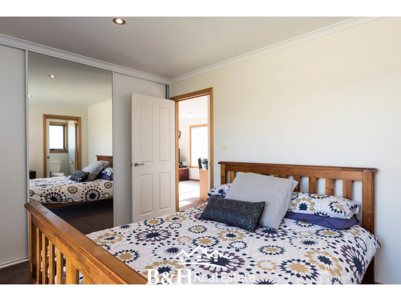 11 Recreation Drive, Penguin TAS 7316