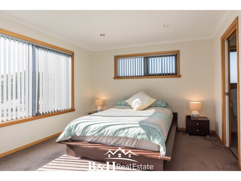 11 Recreation Drive, Penguin TAS 7316