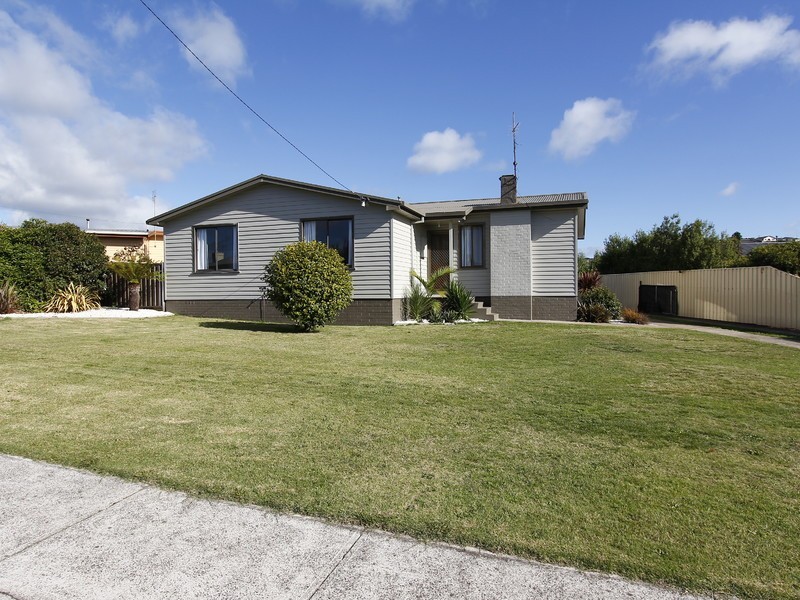 16 Dooley Street, West Ulverstone TAS 7315