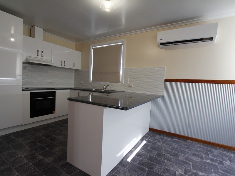 16 Dooley Street, West Ulverstone TAS 7315