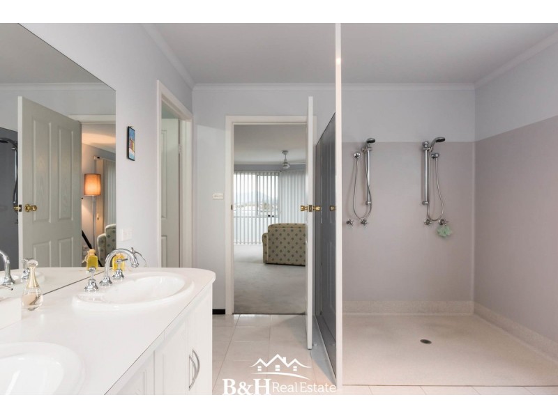 8 Russell Avenue, Ulverstone TAS 7315