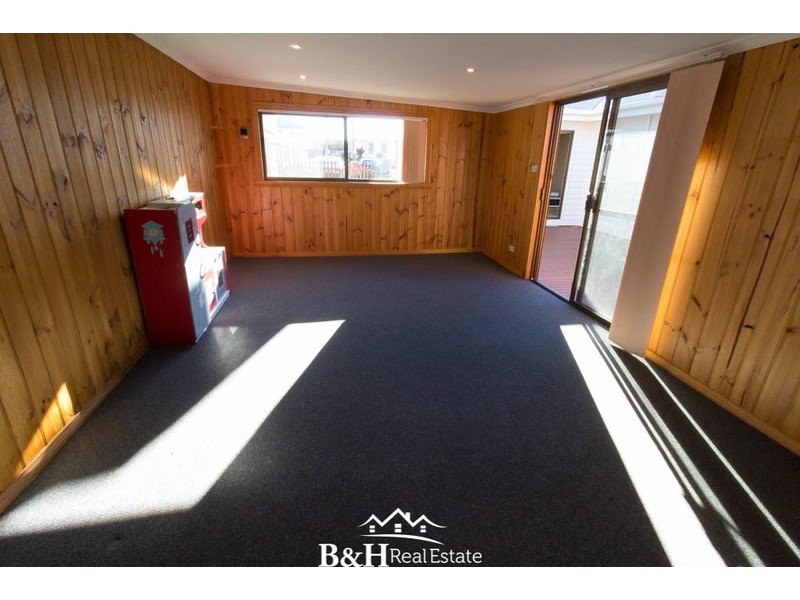 16 Whitford Street, Upper Burnie TAS 7320