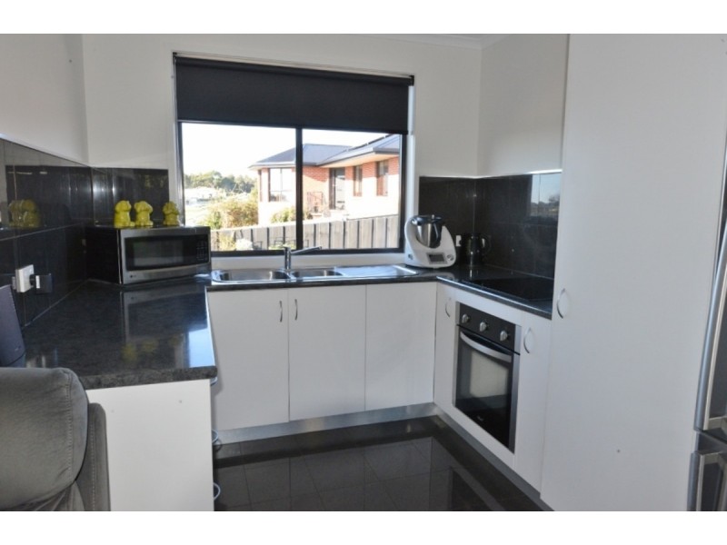 1/8 Hales Street, Penguin TAS 7316