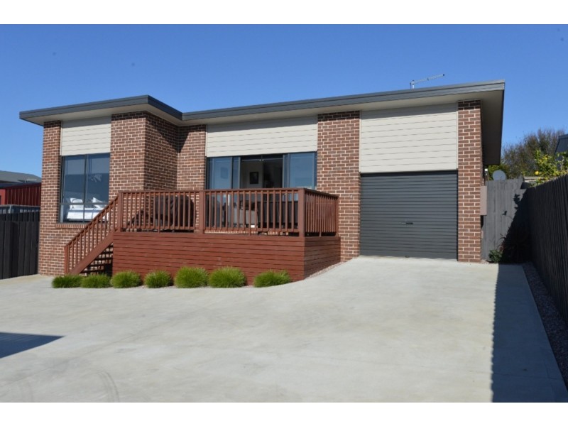 2/8 Hales Street, Penguin TAS 7316