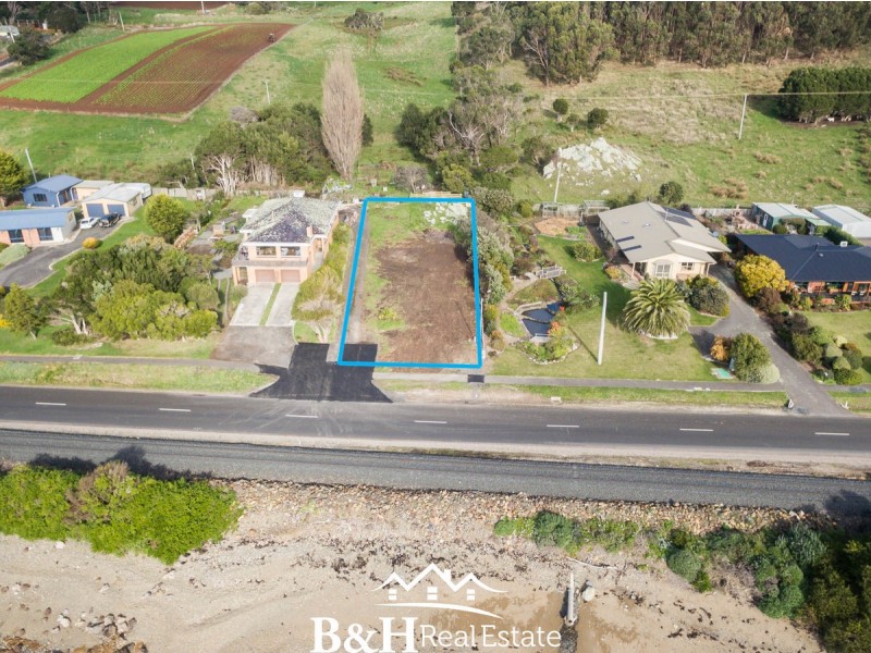 212 Main Road, Penguin TAS 7316
