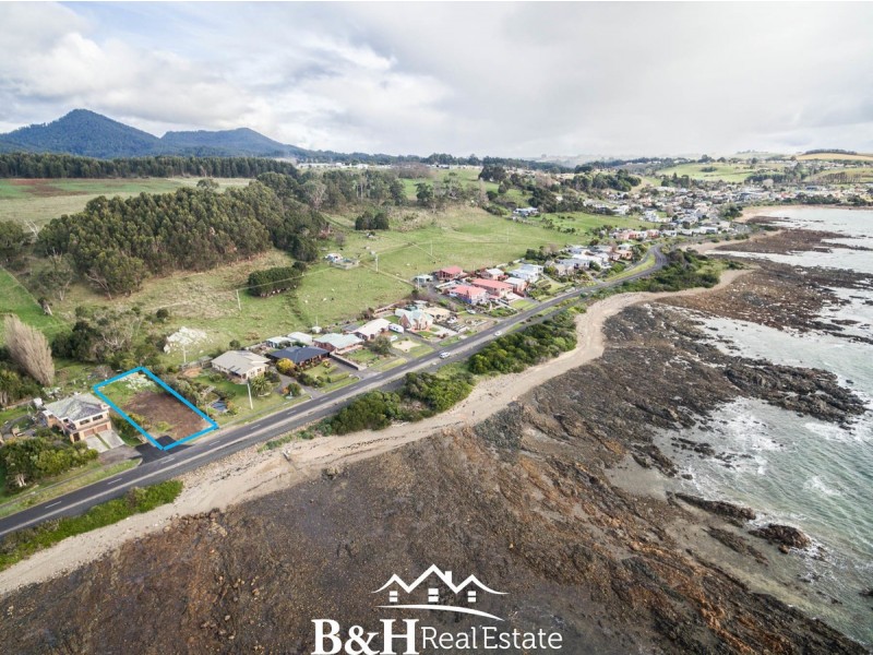 212 Main Road, Penguin TAS 7316