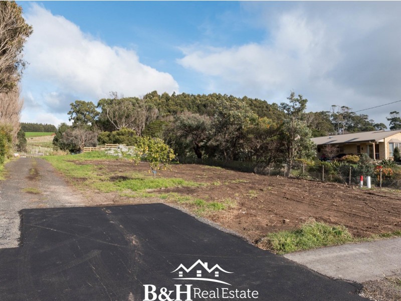 212 Main Road, Penguin TAS 7316
