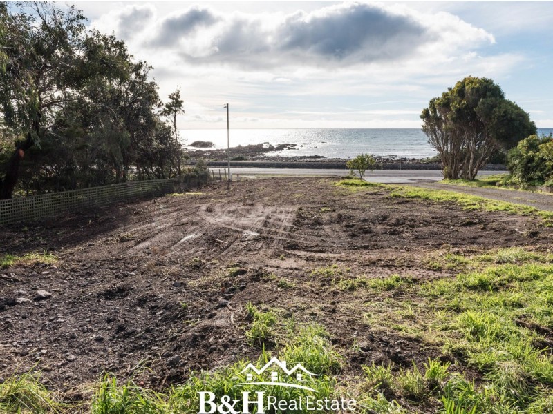 212 Main Road, Penguin TAS 7316
