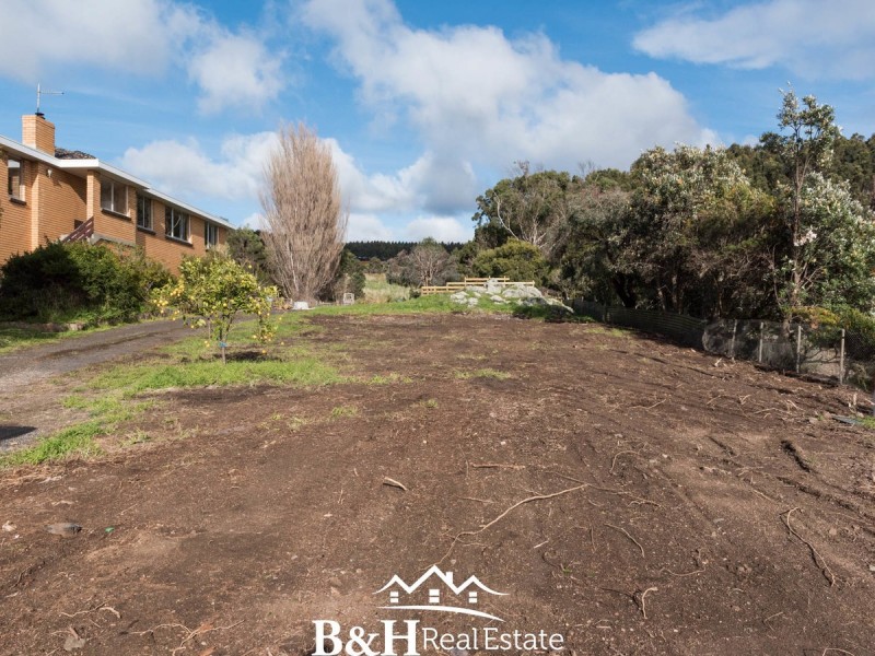212 Main Road, Penguin TAS 7316