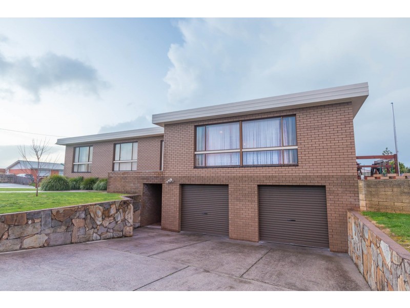 15 Churchill Avenue, Upper Burnie TAS 7320