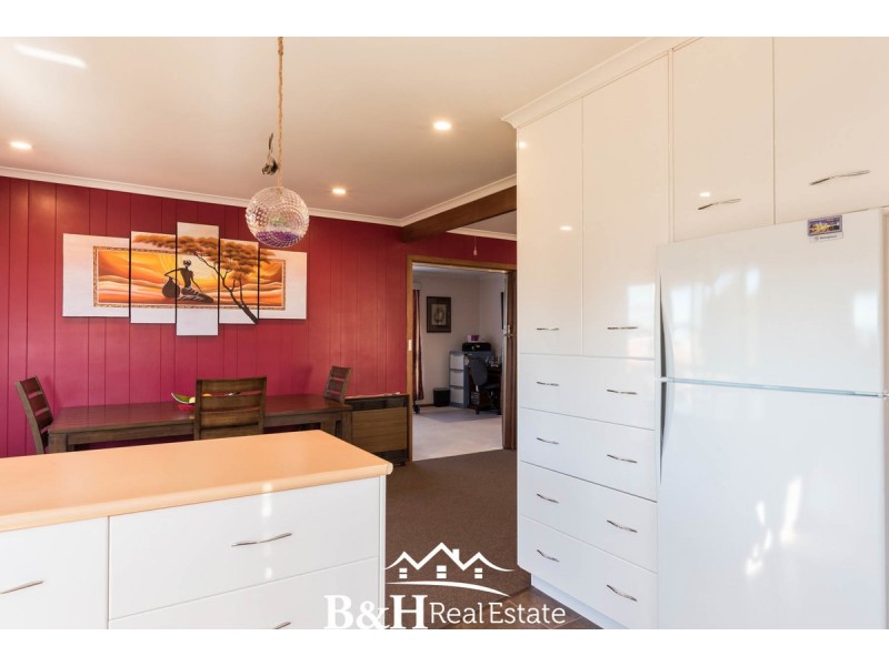 15 Churchill Avenue, Upper Burnie TAS 7320