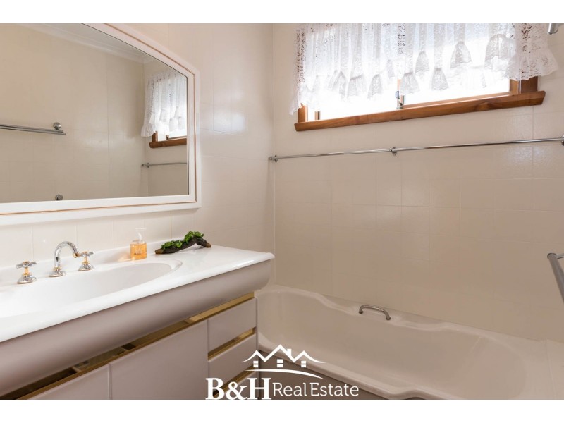 15 Churchill Avenue, Upper Burnie TAS 7320