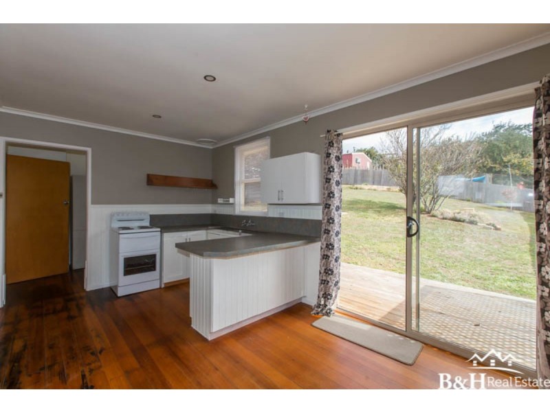 28 Jacobs Crescent, Upper Burnie TAS 7320