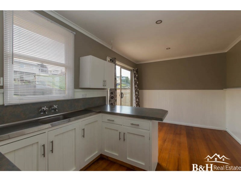 28 Jacobs Crescent, Upper Burnie TAS 7320
