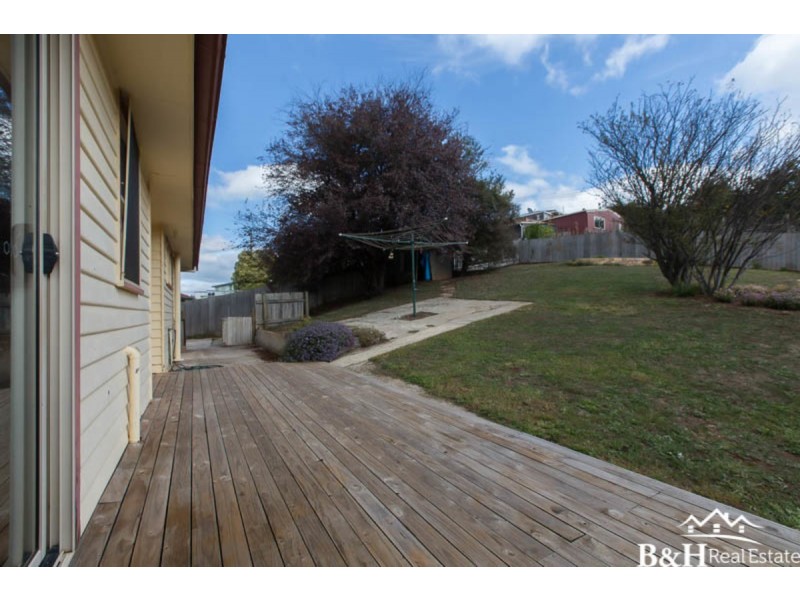 28 Jacobs Crescent, Upper Burnie TAS 7320