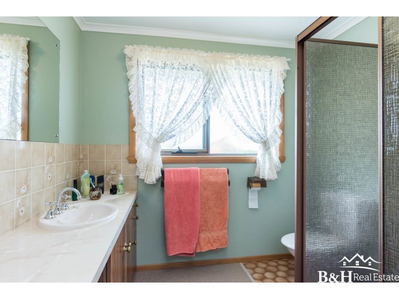 2 Ritchie Avenue, Downlands TAS 7320