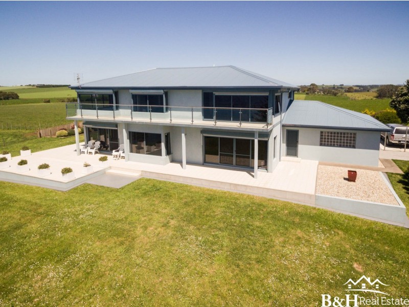 17328 Bass Highway, Boat Harbour TAS 7321