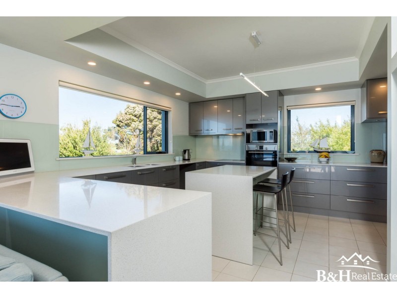 17328 Bass Highway, Boat Harbour TAS 7321