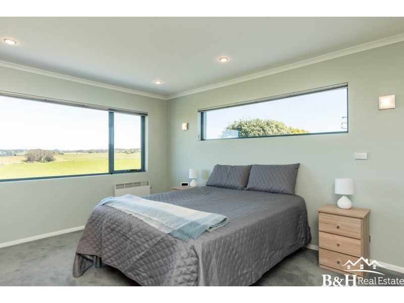 17328 Bass Highway, Boat Harbour TAS 7321