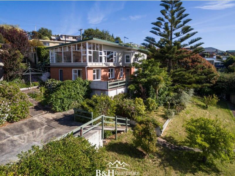 1/21 Quinn Street, Penguin TAS 7316
