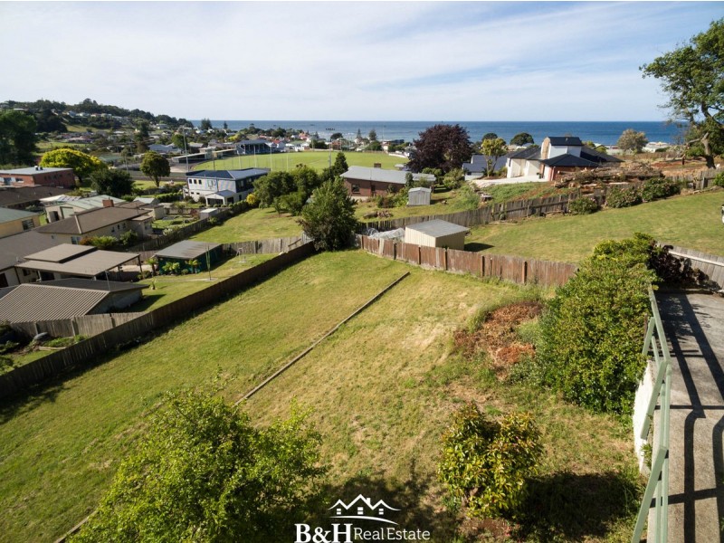 1/21 Quinn Street, Penguin TAS 7316