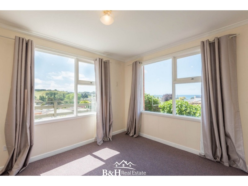 1/21 Quinn Street, Penguin TAS 7316