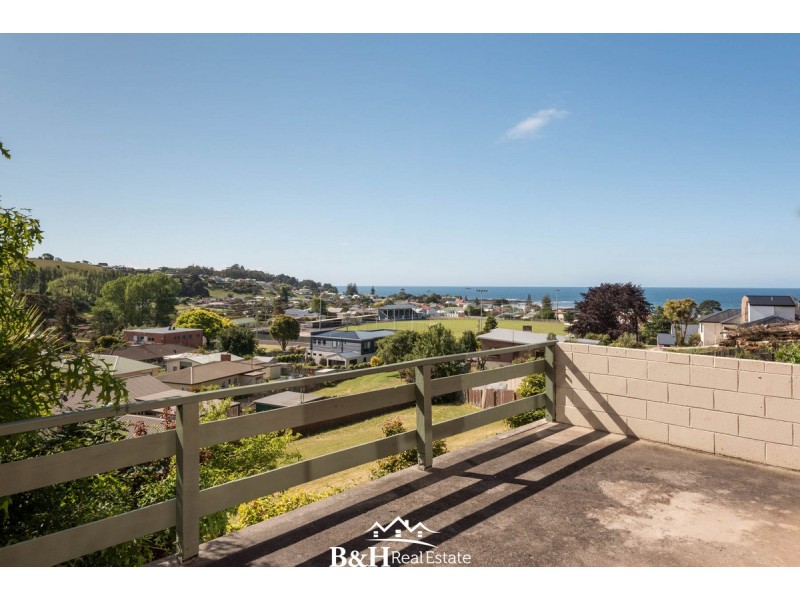 1/21 Quinn Street, Penguin TAS 7316
