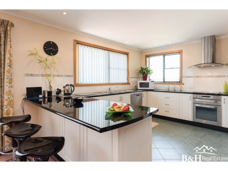 13 Sassafras Crescent, Romaine TAS 7320