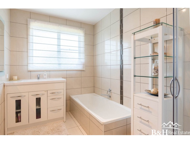 13 Sassafras Crescent, Romaine TAS 7320