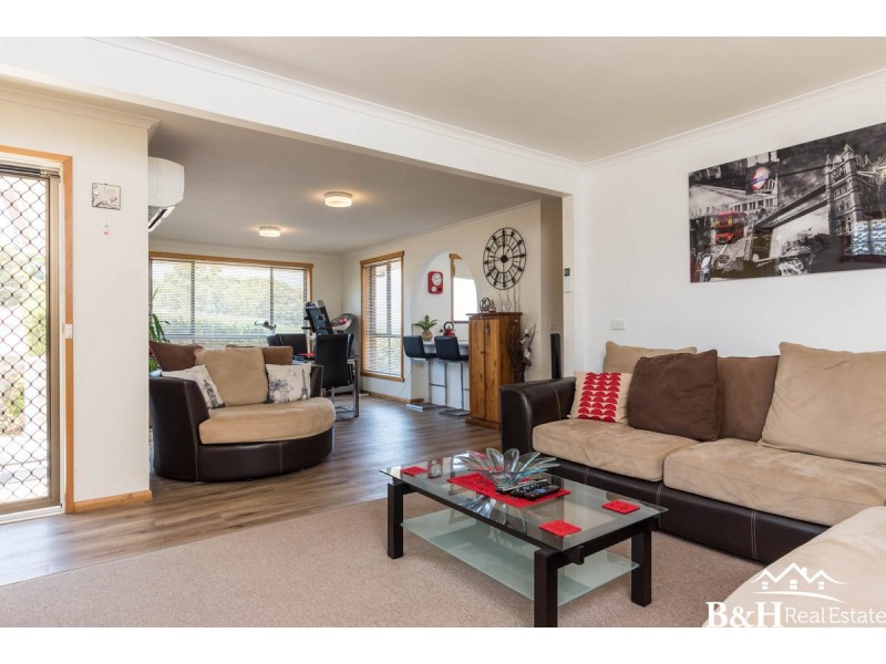 3/1 Long Street, Penguin TAS 7316