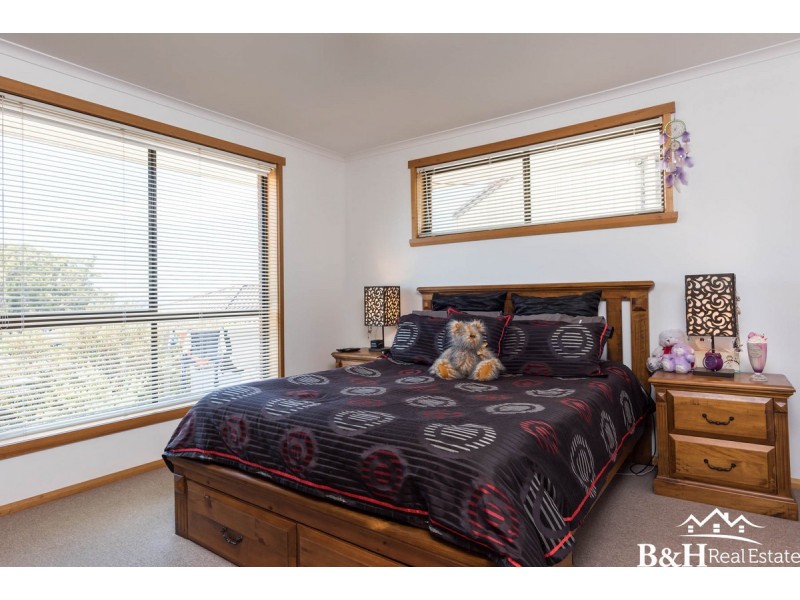 3/1 Long Street, Penguin TAS 7316
