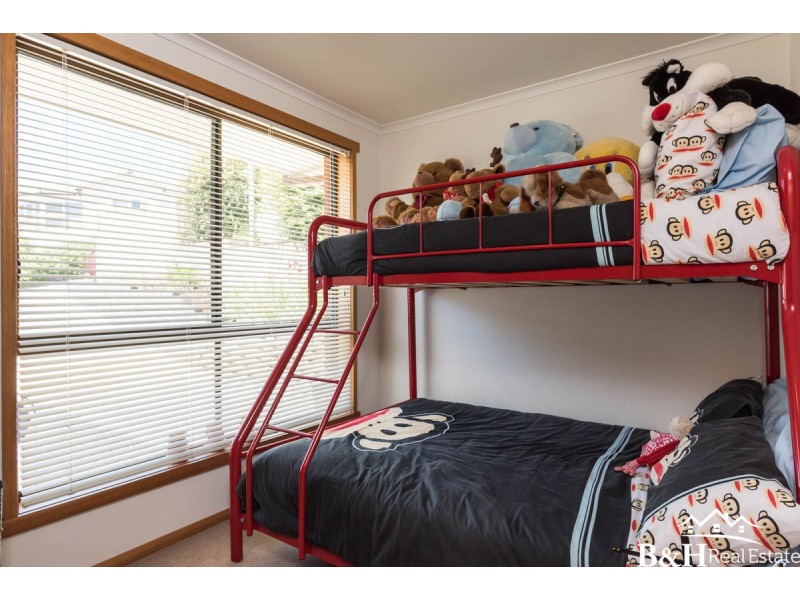 3/1 Long Street, Penguin TAS 7316