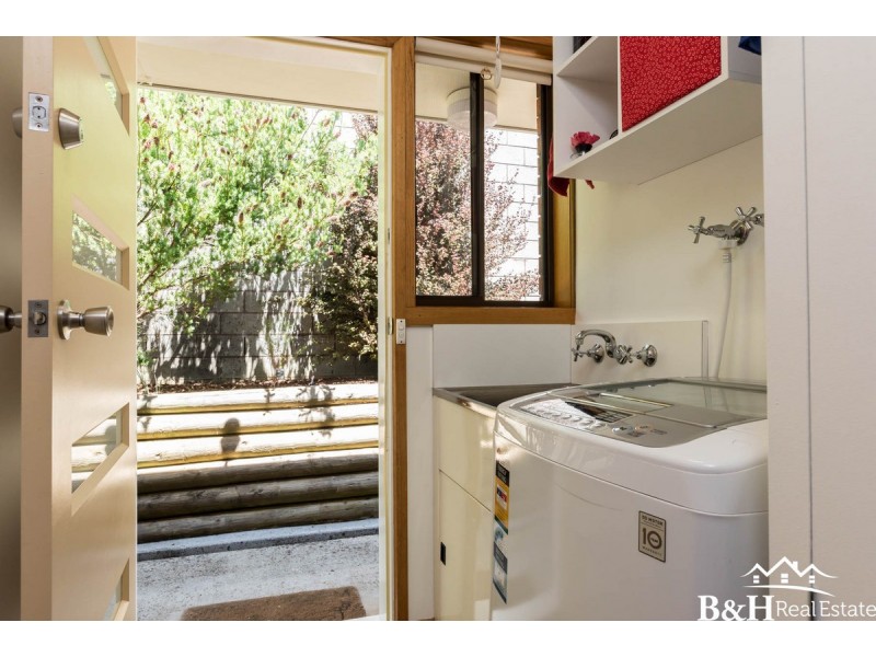 3/1 Long Street, Penguin TAS 7316