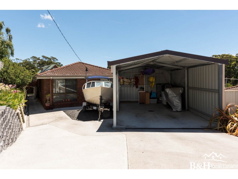 3/1 Long Street, Penguin TAS 7316