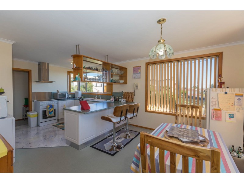 12 Sampson Street, Hillcrest TAS 7320