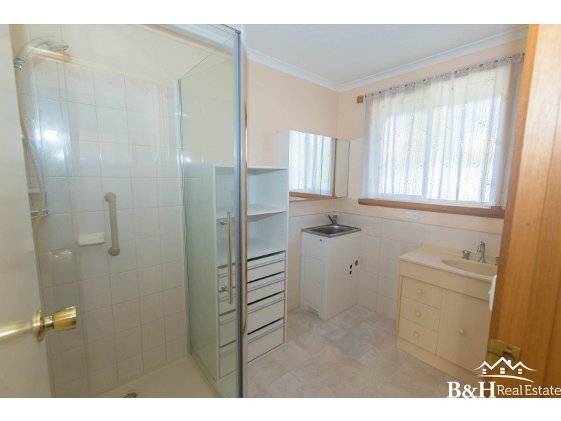 4/3 Hayward Street, Penguin TAS 7316