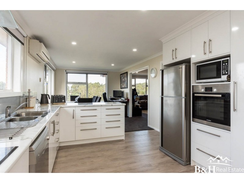 2 Manuka Drive, Romaine TAS 7320