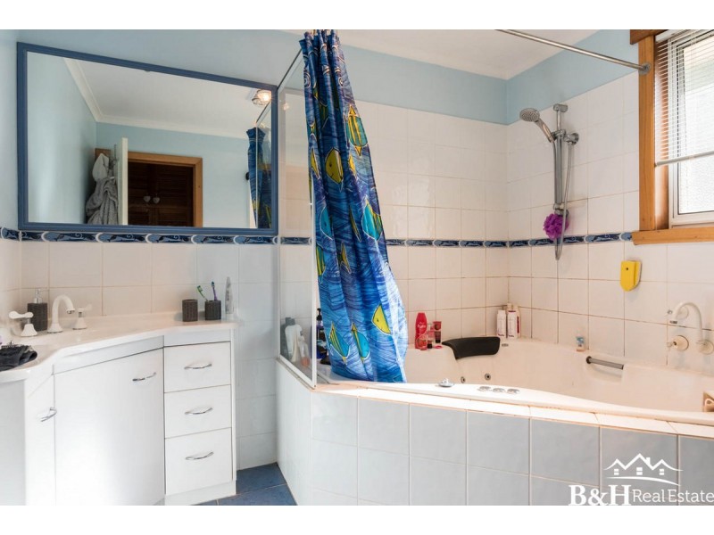 2 Manuka Drive, Romaine TAS 7320