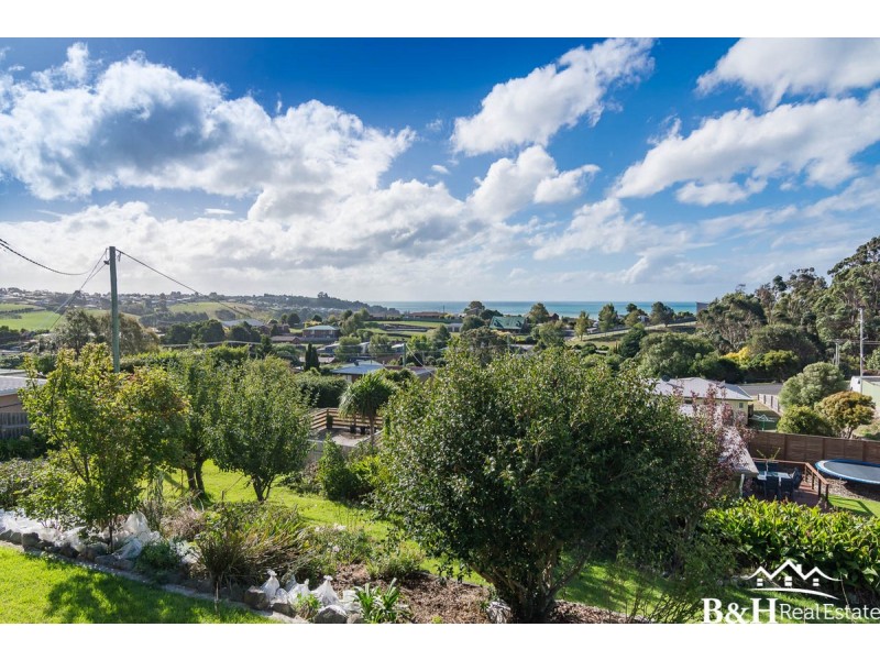 40 South Road, Penguin TAS 7316