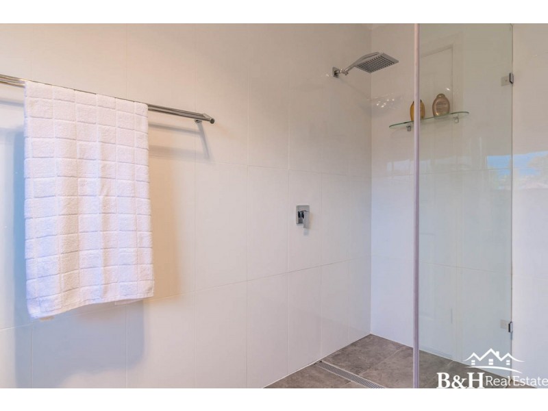 40 South Road, Penguin TAS 7316