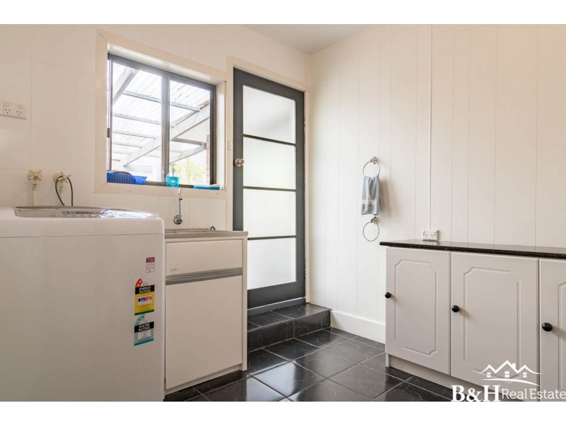 40 South Road, Penguin TAS 7316