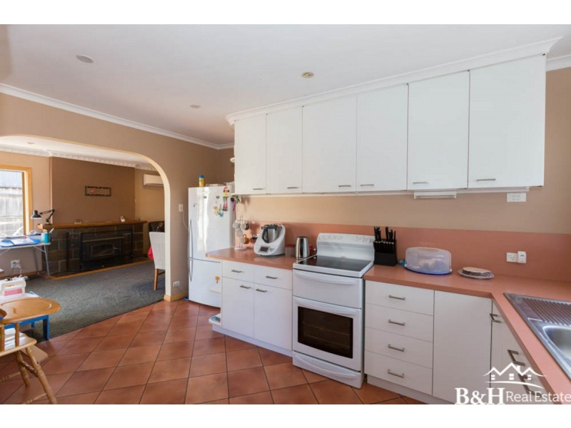 16 Whitford Street, Upper Burnie TAS 7320