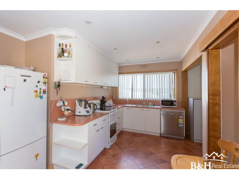 16 Whitford Street, Upper Burnie TAS 7320
