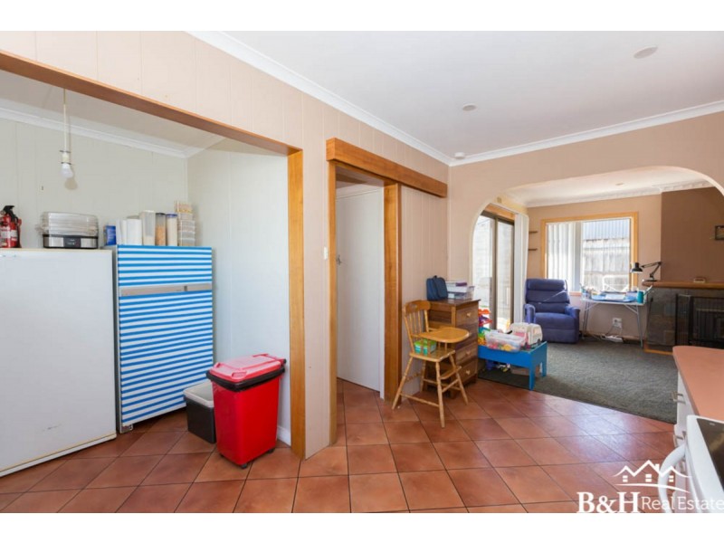 16 Whitford Street, Upper Burnie TAS 7320