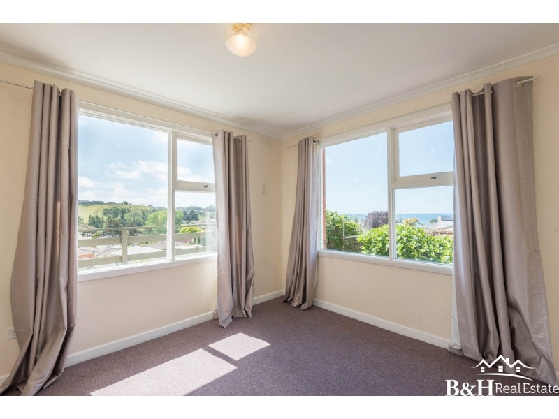 1/21 Quinn Street, Penguin TAS 7316