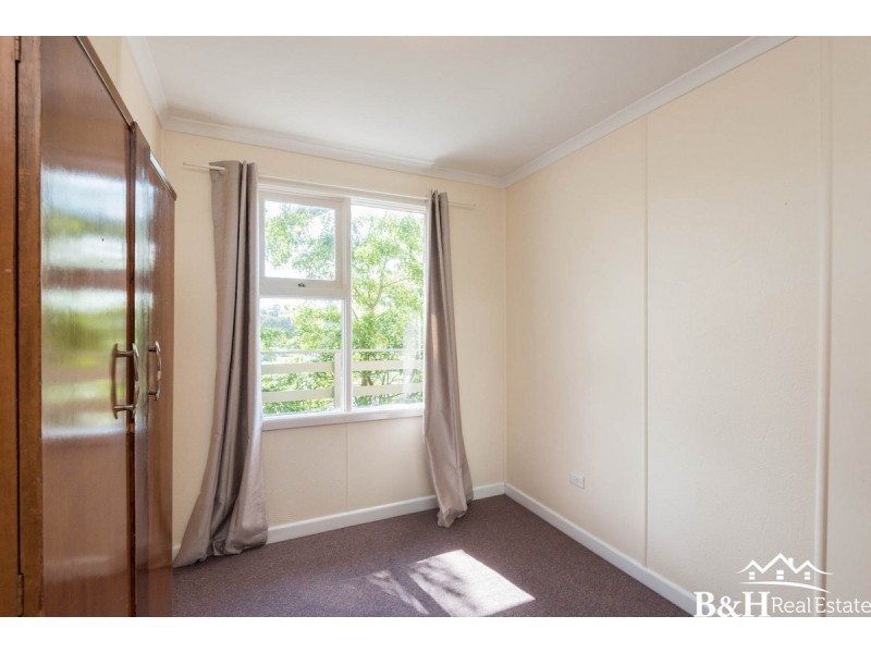1/21 Quinn Street, Penguin TAS 7316