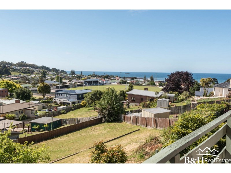 1/21 Quinn Street, Penguin TAS 7316
