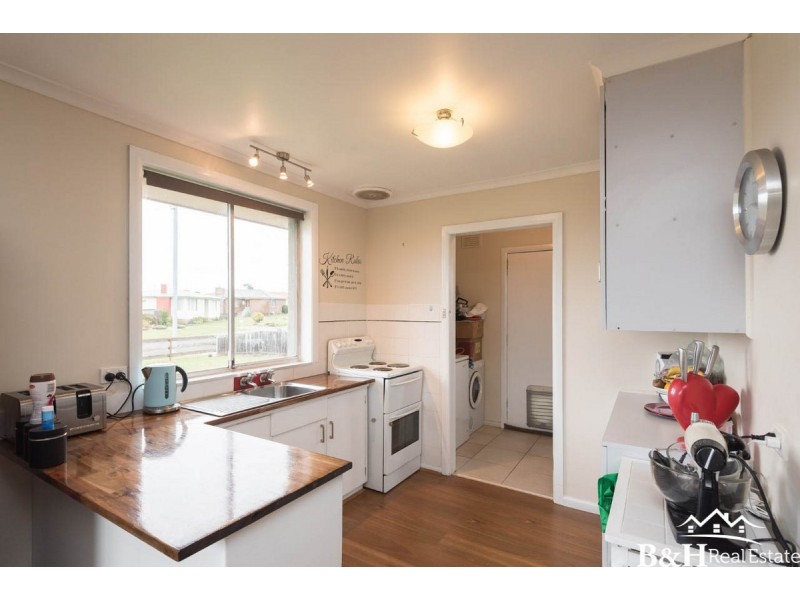 24 Winter Avenue, Upper Burnie TAS 7320